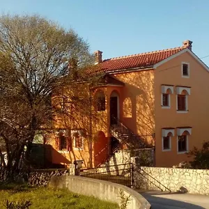 Laura , Pinezići Kroatien